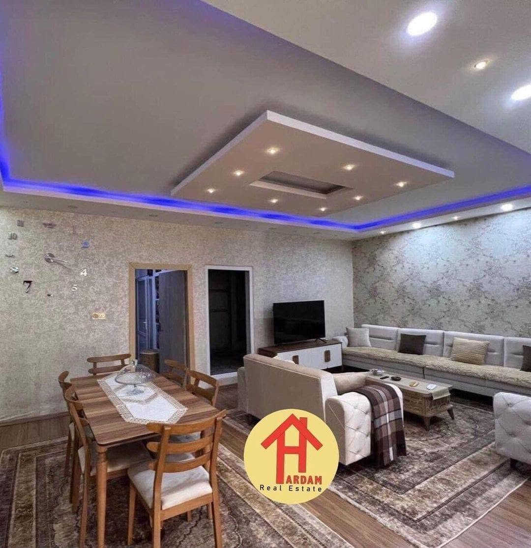 🏡 خانوو بۆ فرۆشتن لە  ( گردەبراوەکە  )

✅ رووبەری  :—  ١٥٠ مەتر  ٢ قات و نیو

✳ رووی  :—  قیبلە 

❇ کۆلانی  :— ١٠ مەتر 

✅ قاتی ئەرزی پێکھاتووە لە  :— گەراج  ، ١ نووستن ، میوان  ، ھۆل و  مەتبەخ  کراوە ، مشتەمەلات 

✅ قاتی یەک پێکھاتووە لە  :—  ١ نووستن  ، ھۆل ، میوان  ، مەتبەخ ، مشتەمەلات  

✅ قاتی دووەم پێکھاتووە لە  :— ٢ نووستن 

📌 خانووەکە پاکوخاوێنە نزیک قوتابخانەو دووکان و بازارە ، قاتی ئەرزی صقفی مەغریبیە قاتی یەک و دوو سەقفی جبسن بۆردە 

بۆ نرخ ژمارە ١ لە کۆمێنت بنووسن راستەوخۆ نرختان بۆ دێ 

☎ بۆ زانیاری زیاتر  پەیوەندی بکەن بە

نوسینگەی ھەردەم 

ناونیشان  📍:— گردی سەرچنار  - پشتی شووقەکانی بەھاران  — بەرامبەر  مزگەوتی  بیلالی حەبەشی 

📞 ژمارە موبایل  :— *********** - ***********
📞 ژمارە ڤایبەر  :—  ***********

📢 گەر خانوو یان شووقە یان زەویت ھەیە دەتەوێت بیفرۆشیت یان بەکرێ بدەیت  ئەوا
ھەر ئێستا پەیوەندی بکەن  بە
 نوسینگەی ھەردەم 
ناونیشان و رەسم و زانیاری بنێرن بۆ 
ڤایبەر یاخود وەتسئەپ 
بۆتان بلاو دەکەینەوە
