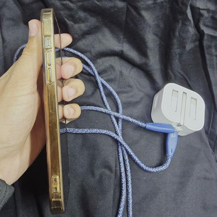 السلام عليكم ايفون 13 برو ماكس ، اللون الذهبي المميز جداً نظيف
بطارية اصلية 80%
نموذج M
وياه الشاحنة مال ابل الاصلية والكيبل هم 
وبيه كفر شفاف الاصلي وحماية عدسات هم 
سعره 700 قفل
مكاني بغداد _ الحرية


**إذا كنت صاحب هذا الإعلان وتريد حذفه لأي سبب، رجاءا أرسل رسالة إلى الدعم الفني**