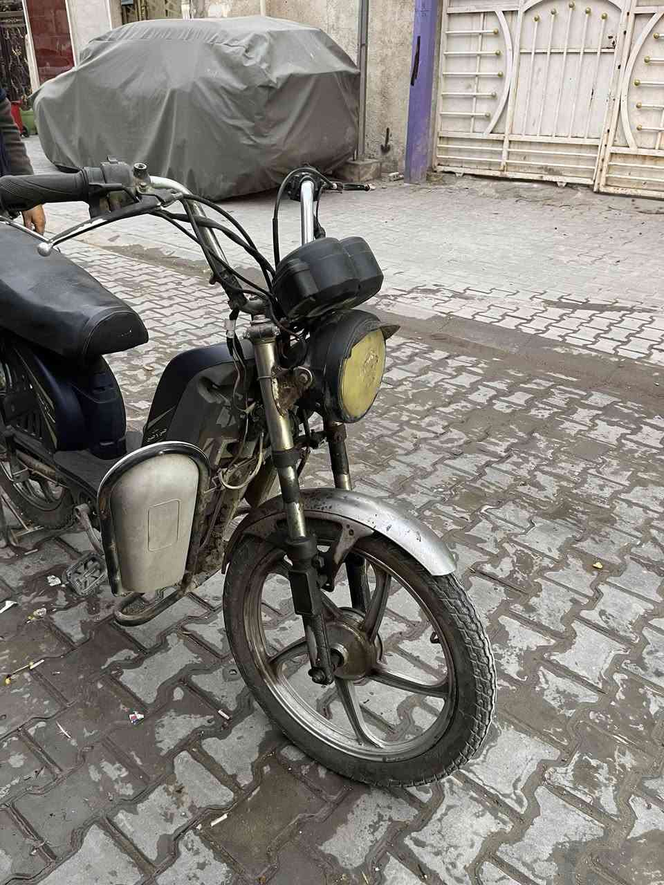 السلام عليكم دراجة شحن جيل الاول للبيع الدراجة نضيفة وخير من الله بطاريات جدد ملف نحاس اصلي مكاني بغداد الحرية ***********
