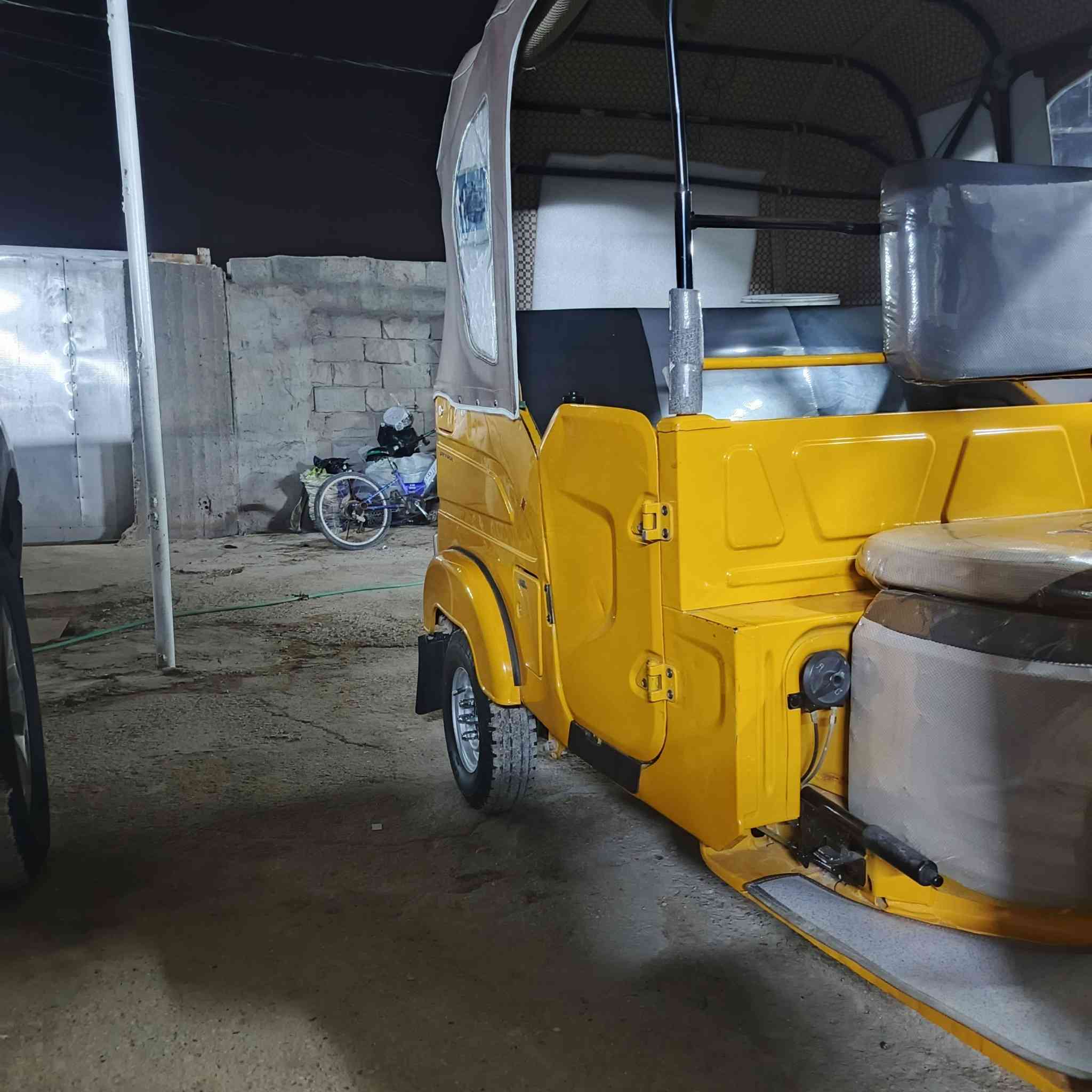 السلام عليكم تكتك موديل 22 شهر ال5 معمر دوس فقط الباقي بلادي رقم انگليزي تحويل مباشر العنوان بغداد مدينة الصدر رقم الهاتف ***********
