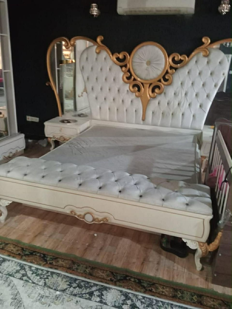 غرفة نوم نظيفة جداً للبيع 
مكانها كوت حي الجامعة 
الي عنده استفسار يتفضل خاص...


**إذا كنت صاحب هذا الإعلان وتريد حذفه لأي سبب، رجاءا أرسل رسالة إلى الدعم الفني**