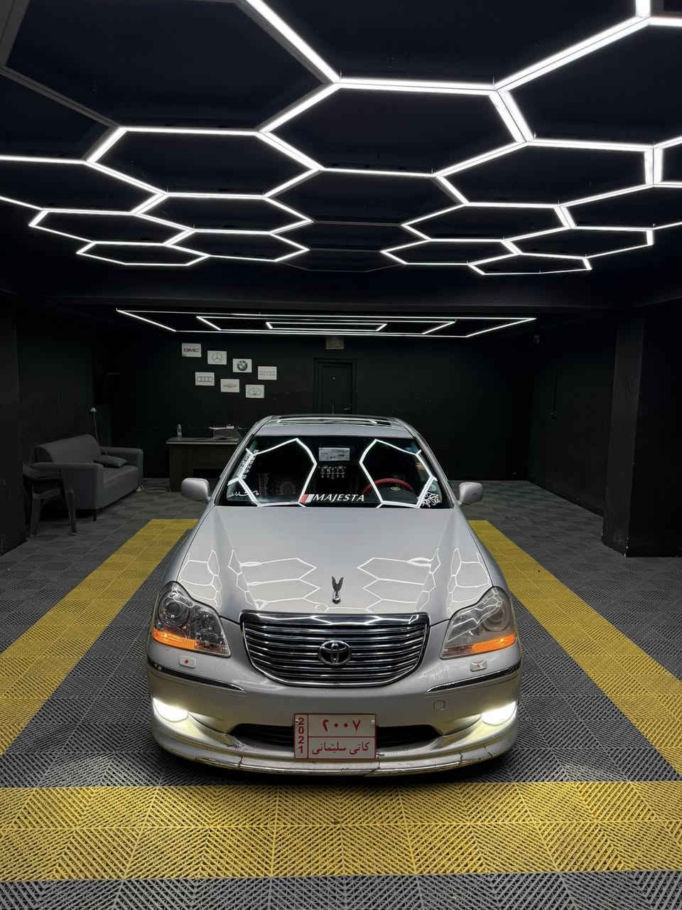 majesta 2005
بڕاوە بڕاوە

٥ دوگمەی  

ئ ب س بیلاد بە شەرت 

٣ پەردە و سەلاجە 

تەقەو رەقەی بە شەرت 

سەیارەکە لە رەسم جوانترە 

سەیارەکە کامل جایزە

تەبرید ساردوو گەرم بەسراوە

جامی پشتو پێشی هەڵ گیراوە

جوپەکانی حوور کراوە بەرزو نزم ئەکا

کامل سەیارەکە سپۆرت کراوە 

تازە پیشی دوای داگیراوە ١هەزار مەسرەفینیە

سلیمانیە ***********
