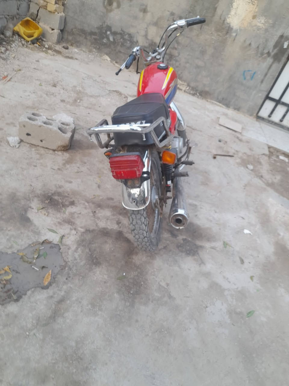 سلام عليكم دراجه شاصي تايكر ومحرك نامه موديل ١٩ أوراق اصولي دراجه خير من الله شغل وطلع وين متريد مكاني حله شارع ٨٠ سعر ٢٧٥ وبيه مجال ***********
