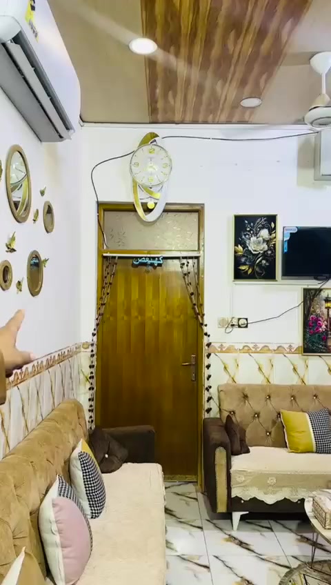 دار للبيع حي المكرمه70 متر  طابقين متكون من مطبغ وصاله وغرفه مكشوفه وتخاريج بره طابقين فوك غرفتين 
 قرب سوق  خلف مجمع العائلة ركن دبل فاليوم يحتوي على ٣ غرف ٢ صاله 2 حمامات ومطبخ

 للستفسار ***********
