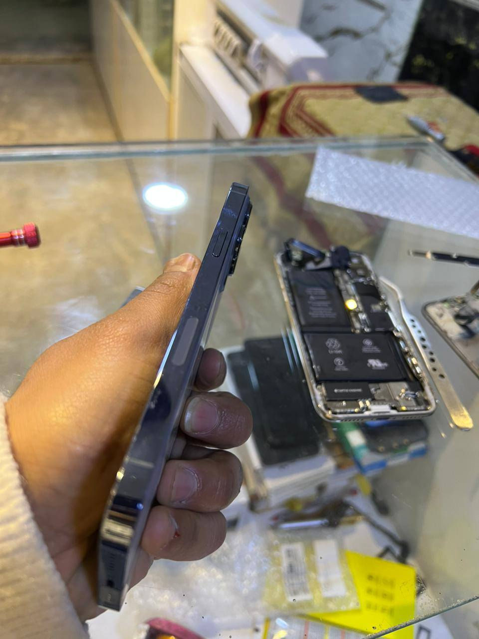 السلام عليكم
13pro max 
جهاز كلشي نضيف شخط مابي 
ذاكرة 256
باتري 93
فقط شعار شاشة 
السعر 560 
اتصال او واتس اب 
***********
إعادة نشر بسبب الوعود
