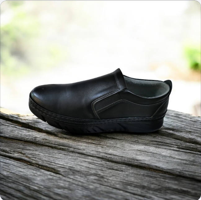 احذيه الشباب عشار حنا الشيخ سعر حذاء 15 الف يتوفر توصيل للطب وتساب *********** القياسات من 40 الى 45
