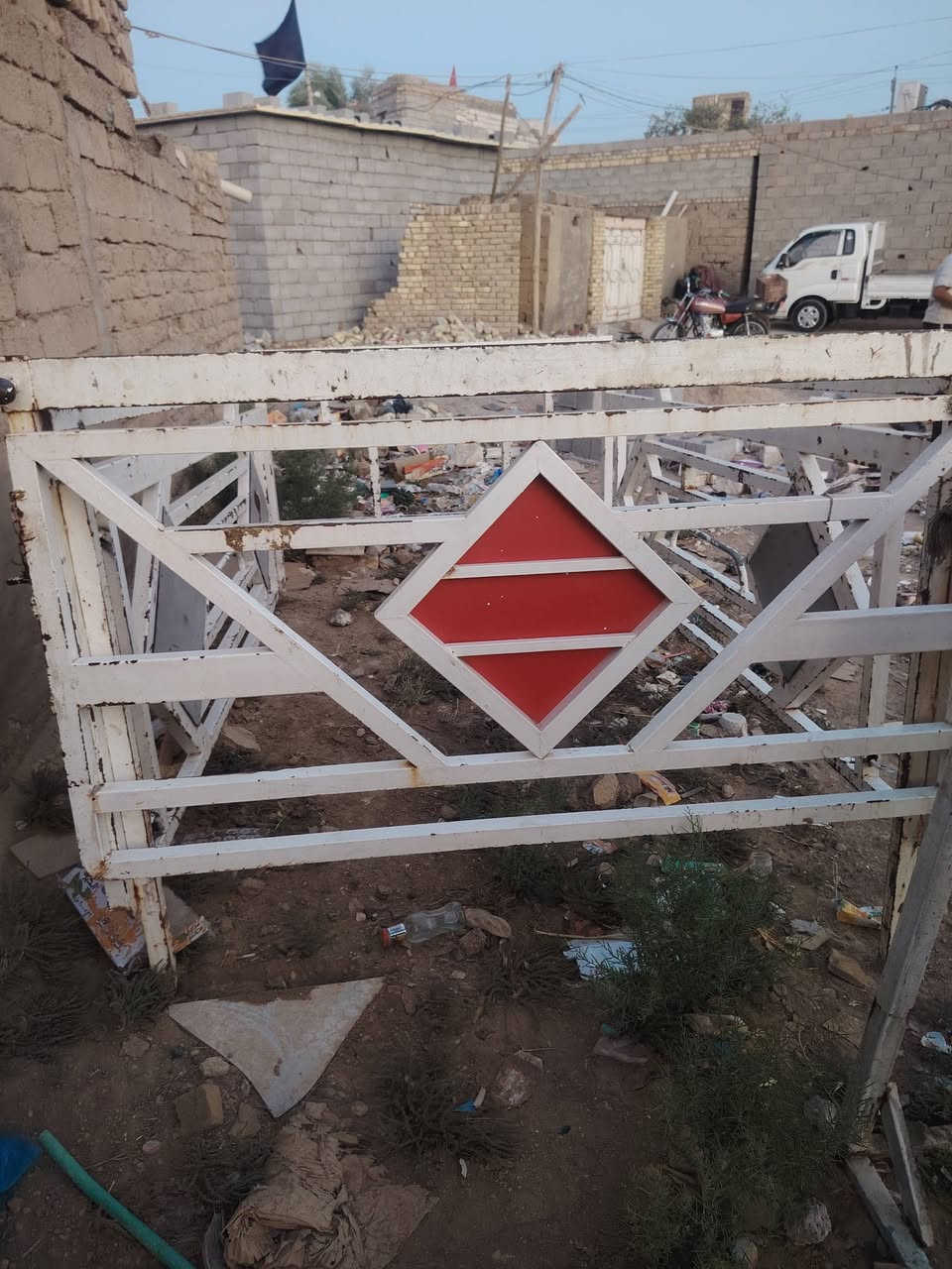 سلام عليكم محجير لبيع سعر 300  ***********
