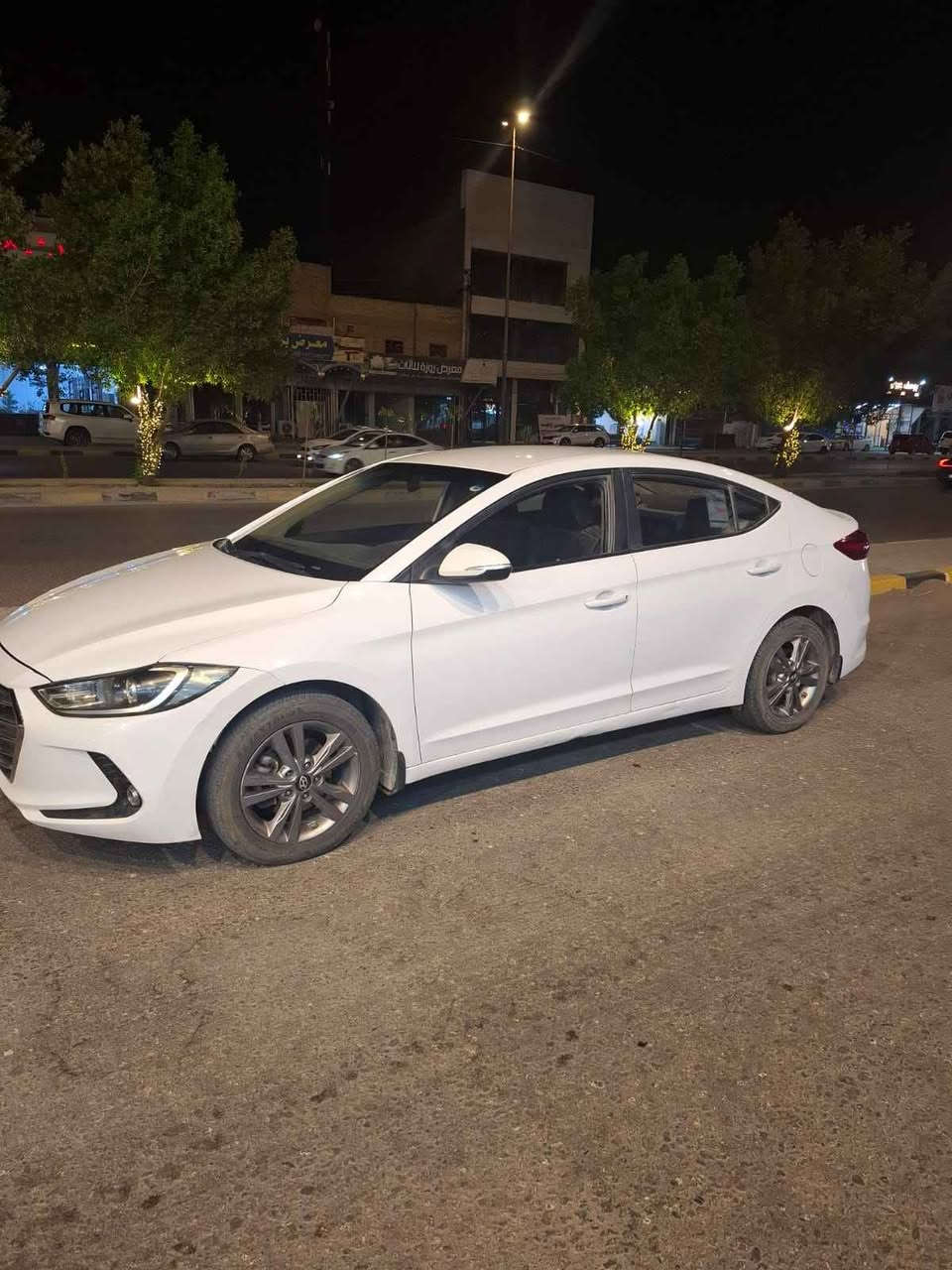 النترا 2018 خليجي  رقم اربيل الدولي السنويه باسمي
مكفولة من الصبغ والضربة فقط بارد قليل 
محرك 2000دوش 
تحكم استيرن جهتين 
شاشة اندرويد 
مانع انزلاق 
تبريد قطعتين 
حساس اصطفاف  خلفي 
حساس اطارات
اربعه دسك + 5 ويل كب
يوجد سونار للسيارة
مكان السيارة في النجف الاشرف 
السعر  13,200 وبيه مجال قليل  
للاتصال *********** النجف, العراق
