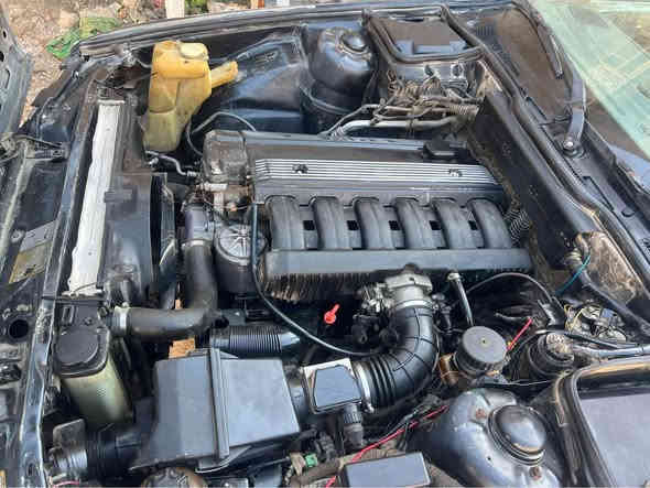 سلام عليكم 
بي ام 525 اصل موديل 1992
مكينه مسكر عدل كير اوتو جدد لاتبخير ولاتنقيص
رقم بابل دولي باسمي هزه جديده 
حداديه نضيفه 
كاردن من الطول للطول جديد 
دسكات وعنبار وبريش جديد مال بريك
منضومه تبريد كلهه جديده ثلج ❄️ 
منضومه زنون عالي 
كهربائيات كلهه شغاله 
السياره شلعتهه تشك الكاع وترايك شرط 200
السعر 48 وبيهه مجال 
مكاني حله حي العسكري *********** حلة
