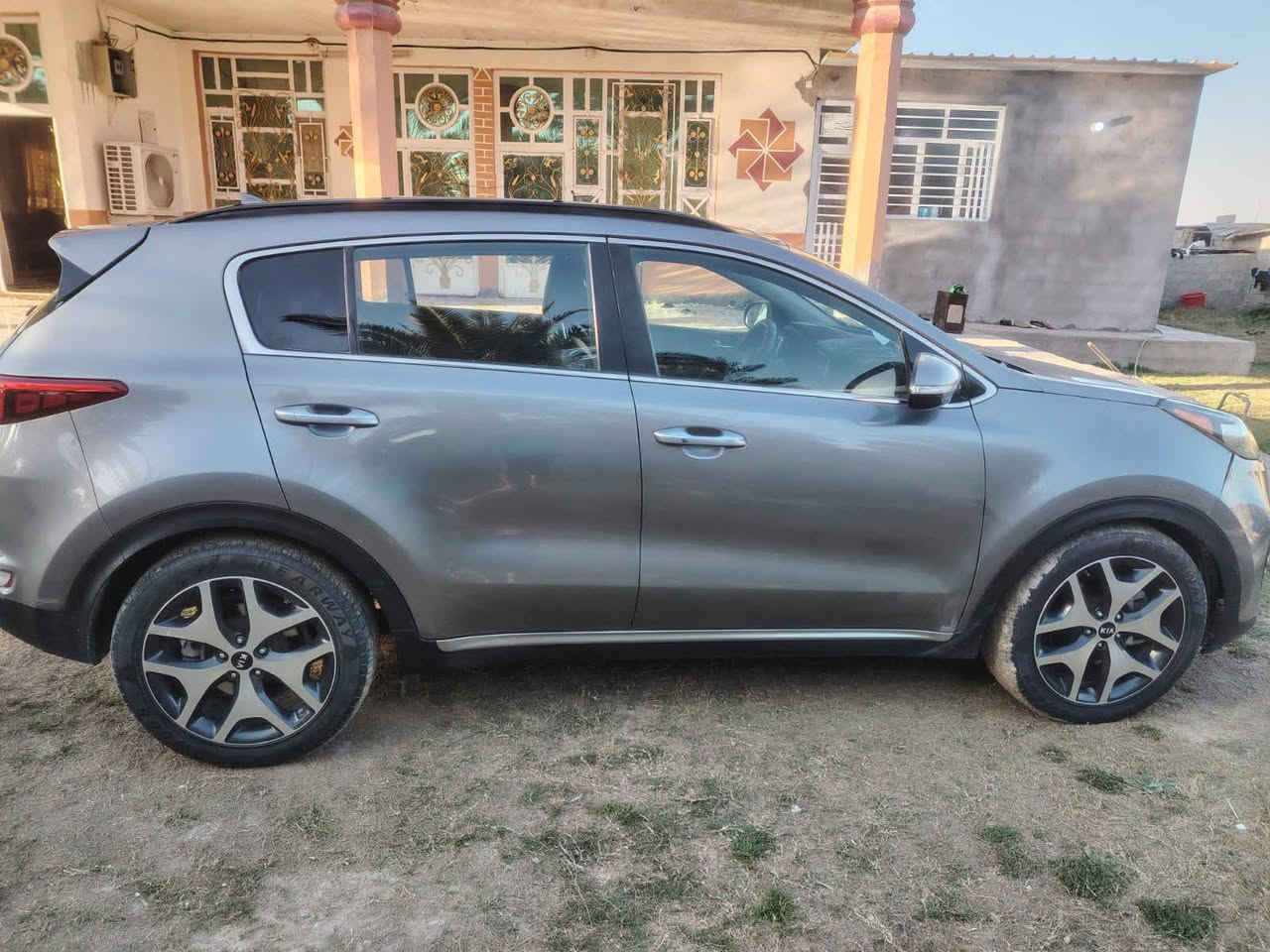 السلام عليكم كيا سبورتاج موديل 2018 فول لاخير اعلى مواصفات xsوارد امريكي حادثة سرقة نفس الغراض طابه وياها بيها  صبغ اربع اصابع جو اليده مال الباب الخلفي سنويه بسمي بأي محافظة تحويل السعر 166وبيهامجال السونار مرفق ويه المنشور المكان بابل الاسكندريه ***********..***********
