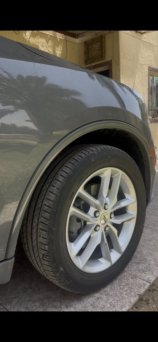 📣 عرض خاص: وحش الفخامة والأداء العائلي
🦈🔥DODGE DURANGO 2022 - دوج دورانجو موديل 2022

🎨 اللون: سمنتي مميز جداً 

✅ كفالة عامة: (شاصي، لغد، إيرباغات سليمة 100%).

✅ الصبغ/التعديل: السيارة مكفولة عدا وجود (تعديل أو صبغ بسيط جداً في

✅ الوضعية الميكانيكية: محرك، كير، وتبريد بشرط الفحص والجاهزية 

 المحرك: V6 سعة 3.6L Pentastar الشهير (قوة واقتصادية بالوقود).⚙️ ناقل الحركة: أوتوماتيك جh سرعات مع وضعيات قيادة متعددة (Eco / Sport).

🔑 التحكم والتشغيل: بصمة تشغيل، دخول ذكي، مع ميزة التشغيل عن بعد.💡 الإضاءة: واجهة هجومية مع إضاءة Full LED أمامية وخلفية ‏
💵 السعر المطلوب: (29.500الف دولار  )📍 
مكان تواجد السيارة: بابل/المحاويل)📞 للتواصل والاستفسار (واتساب أو اتصال): ( ***********
