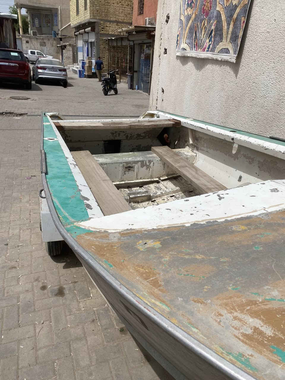 زورق المنيوم مع العربانه الطول 4 متر العرض 155 سم السعر 2250 تلفون ***********
