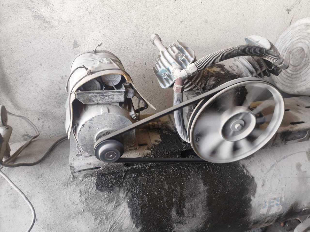 كمبريسر حجم 350شرط الشغل سعره400العنوان نجف حيدريه ***********
