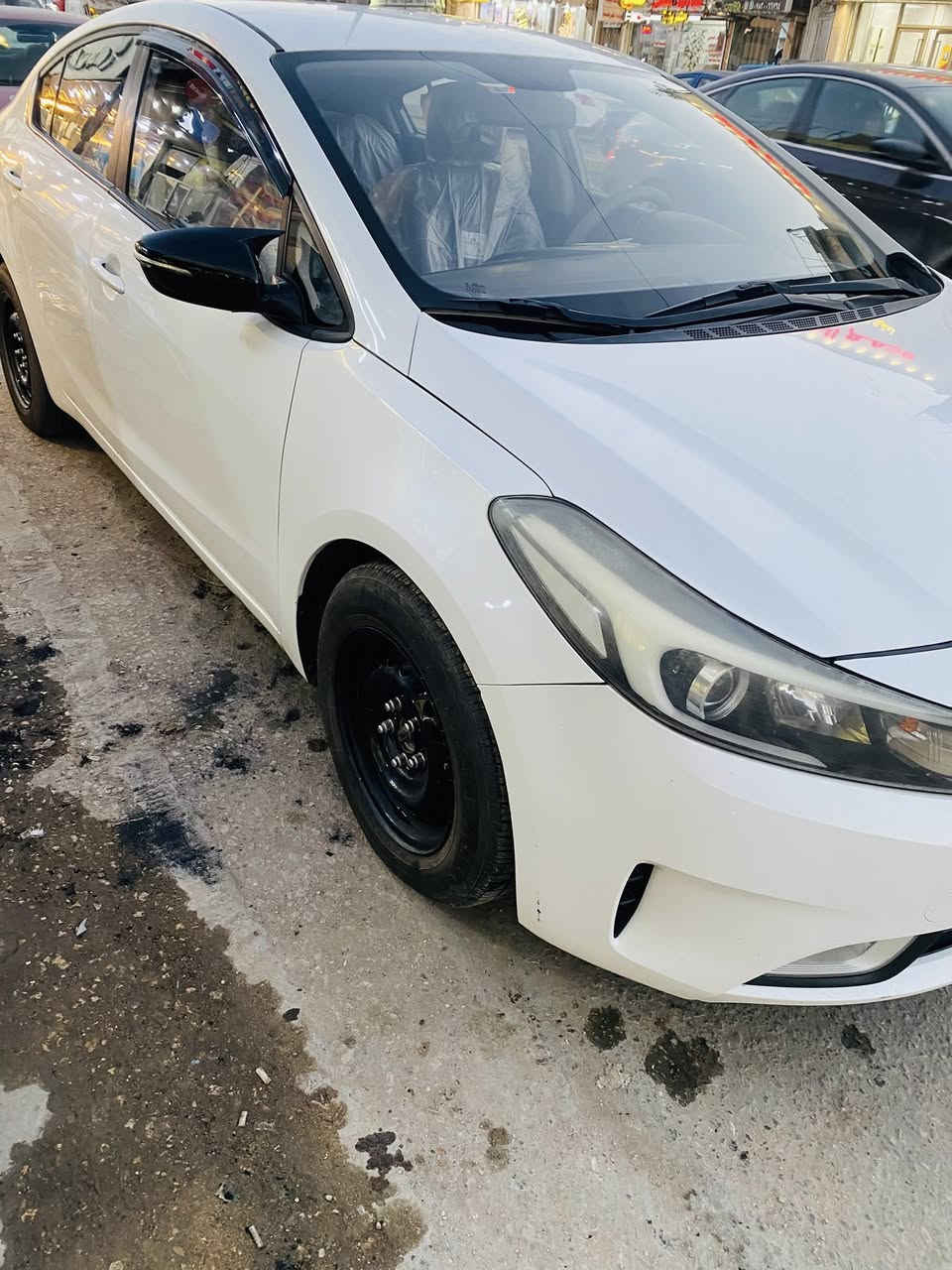 السلام عليكم سيراتو موديل 17 رقم اربيل محرك 1600 موصفاته عاديه معروفه تحكم جهتين اشاير بلمري تخم تاير جديد حداديه جديده مكينه كير كوله بشرط بيه باب الوره بيه بارد  مكاني نجف السعر 128وبيه مجال قليل رقم موبايل ***********
