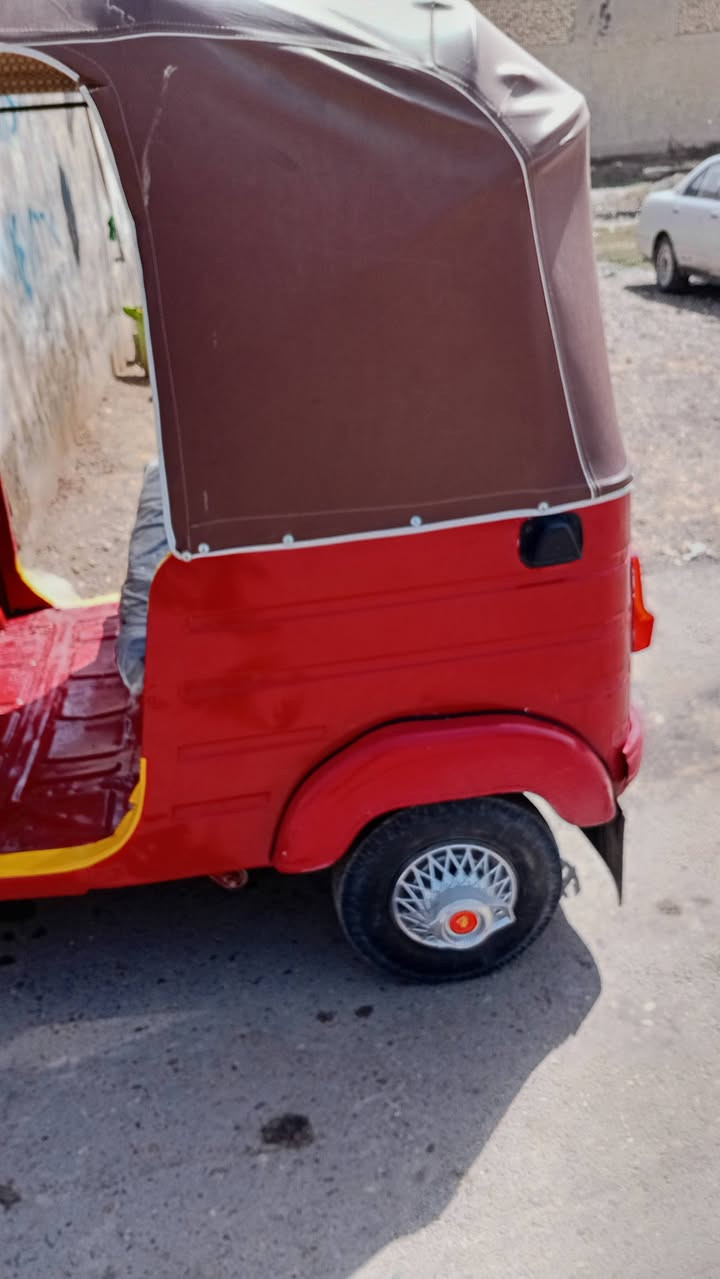 سلام عليكم تكتك للبيع 2018محرك 20 وراق صوليه كامل سعر ٤ راسلني واتساب***********
