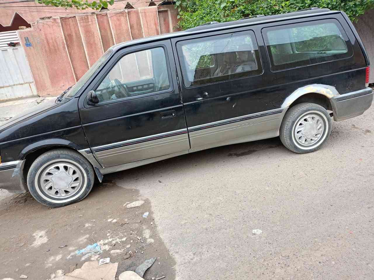 دوج بلايموث 92رقم بغداد باسمي السنويه 28السعر 40 محرك وكير حاويه حداديه نص ونص تبريد  قطعتين شغال تخم تاير جديد مكان السيارة بغداد ***********
