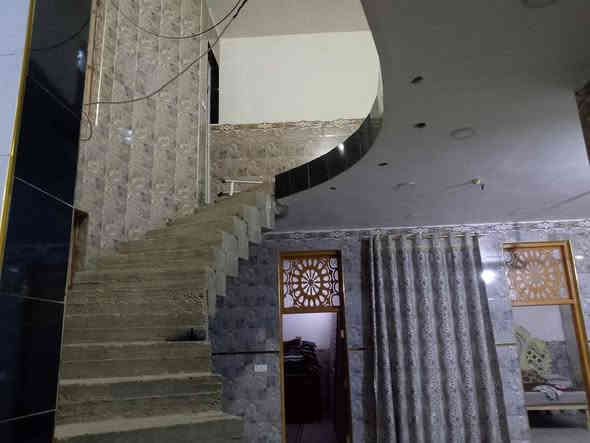 دار للبيع المساحه ٢٠٠م زراعي قرار ٢٥ يحتوي على استقبال وصاله وغرفة نوم عدد٢ ومطبخ وحمامات داخليه عدد٣ وصحيات خارجيه وكراج البناء جديد مسلح طابوق كما هو  موضح بالصور
المكان بغداد السياحي شارع انشايه انور العماري السعر 73  للاستفسار على الرقم ***********
