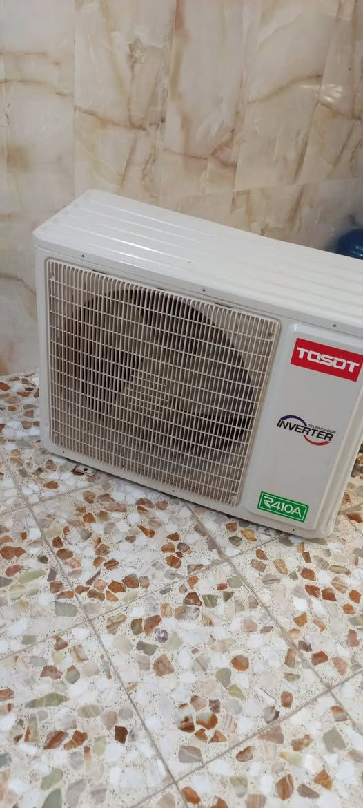 خارجيه توسوت طن ونص انفيرتر غاز مقفول قطعه نظيفه جدا السعر 300 قفل من الاخير بدون عمله عنوان حي الزهراء شارع المدارس اي استفسار خاص او أتصال ***********
