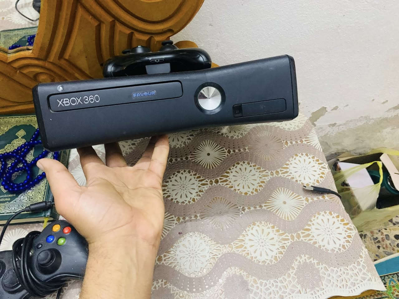 لسلام عليكم جهاز اكس بوكس 360 للبيع جهاز نضيف امانت الله وكل خلل مابي  وكل تعليك مابي وكل حماوه مابي اذا بي وحده من ذني يرجع علي  ويا 150 لعبه من ضمنهاً تقريبا 30 لعبه قويا من جيتي اي وردت وبيس وفيفا وهواي لعبات حرب كذالك كولف ديوتي باتل فليد  وهواي يعني الاعاب البالك موجوده علي ذاكرته 256 جهاز  كلشي بي حلو نضيف امانت الله جوستك ثنين وحده واير وحده بدون واير الاصليه مالته  جهاز تجي تفحصه وجيكه وتقتنع يله تاخذه سعره 85 الف  رقمي  واتساب *********** او اتريد اتصل عرصيد *********** واعتذر على الاطاله
