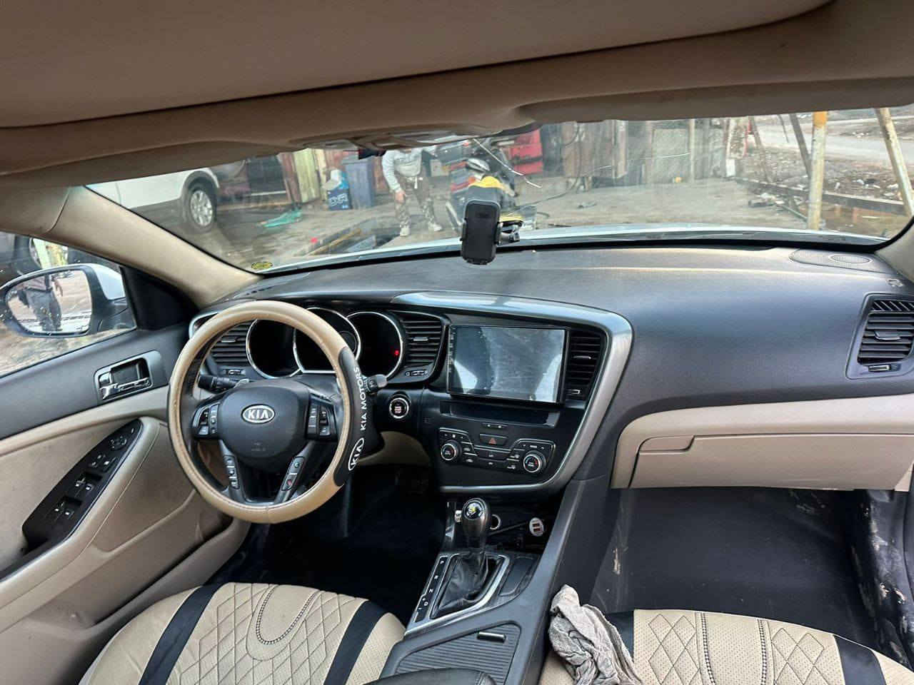 السلام عليكم سياره اوبتيما خليجي موديل 12  محرك 2000 السعر130   بدون ضرر وبدون صبغ سياره جاهزه وحلوه رقم بغداد   ***********
