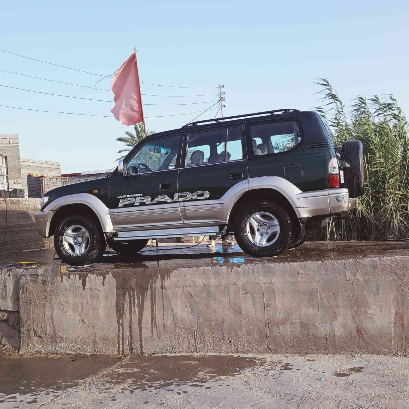 لاندكروز برادو موديل 2000 مكينة 6 سلندر 3400 بلاد كير فور ويل رقم بصرة السيارة مابيها ضربة بس مكانات صبغ سياره 7 راكب تبريد شغال شرط السعر 75 وبيه مجال ***********
