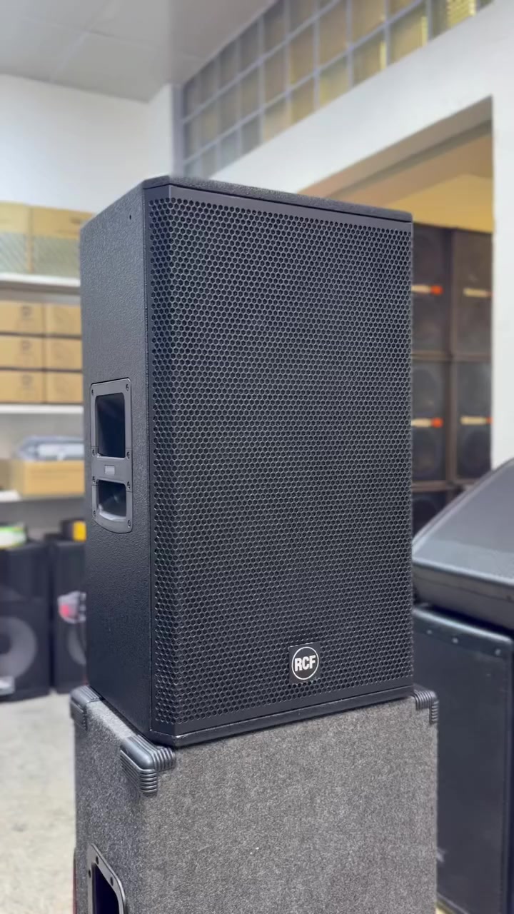 يالله
اللهم صل على محمد وال محمد 

الموديل الاول 

RCF نوع NX 915S 

نظام اكتف كهرباء الواط 800 فعلي 

الموديل الثاني 

RCF NX915SP 

سبيكر الواط الفعلي 750 واط 

الموديل ذو قاعدة ومواصفات عالية جدا 

واطية حقيقة مع ظمان العمل الفعلي 

الكمية جدا محدودة 

للاستفسار اكثر اتواصل 

عبر الخاص 

او واتس اب 

الاسعار راح تكون شي مختلف ومقبول للجميع 

***********

*********** 

اداء وكوالتي جدا عالي وموصفات خاصه بينه فقط !!!!
