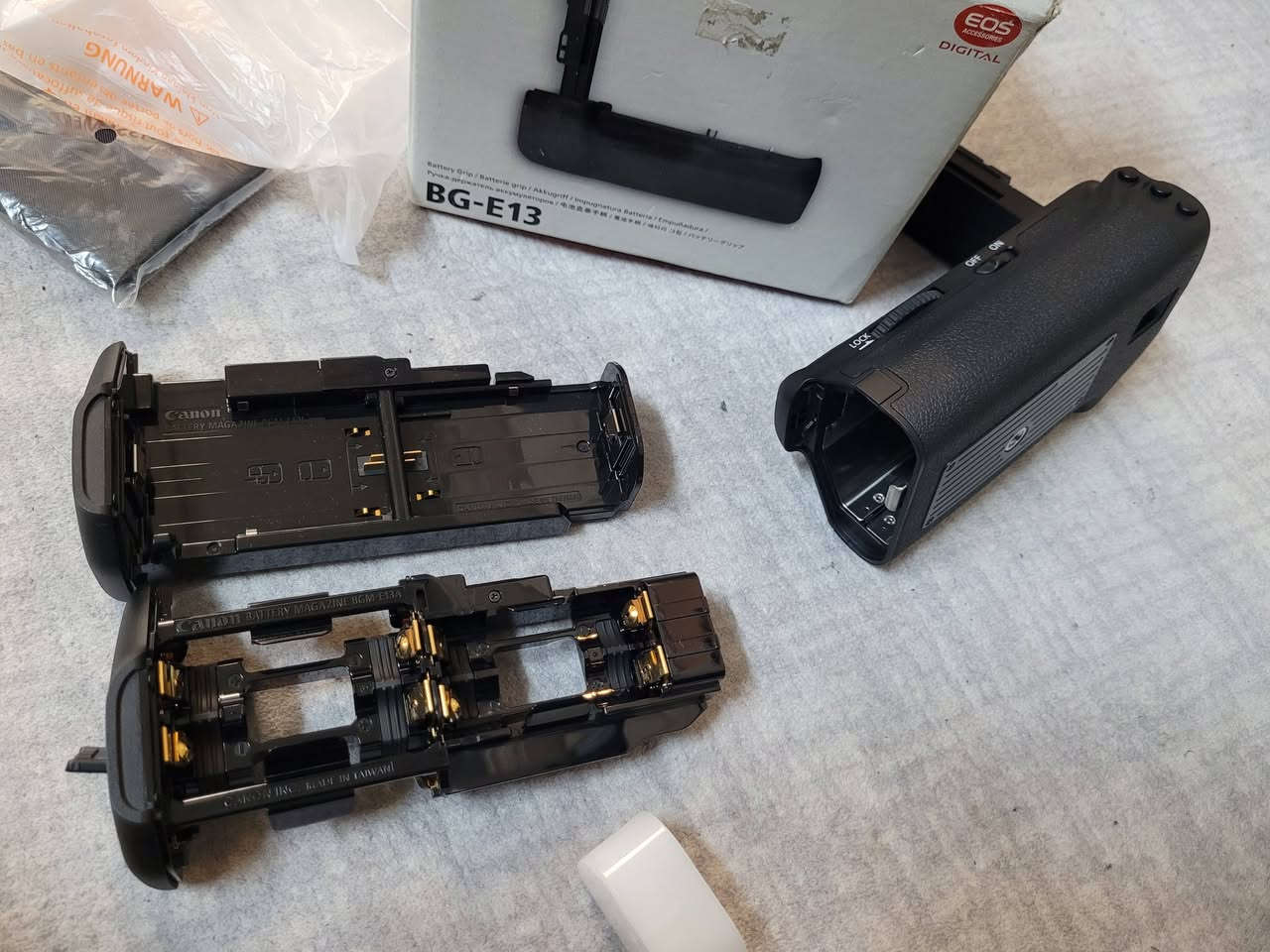 Battery grip for canon LP E6 
30 الف توصيل موجود كل محافظات


**إذا كنت صاحب هذا الإعلان وتريد حذفه لأي سبب، رجاءا أرسل رسالة إلى الدعم الفني**
