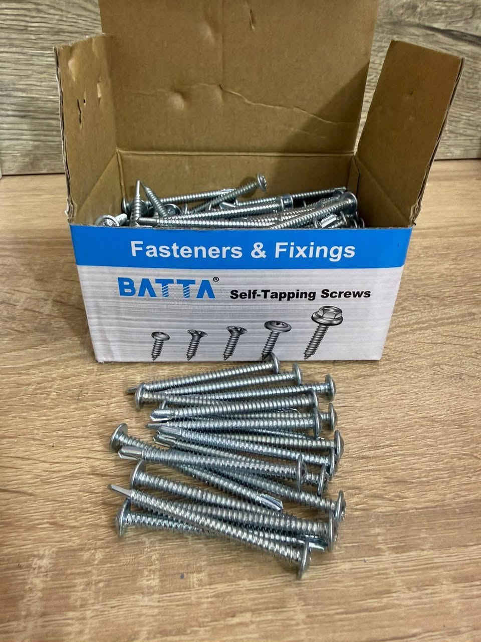 السلام عليكم ورحمة الله وبركاتة... برغي نوعيه BATTA  الغنية عن التعريف كوشه وبدون وبرغي النكي تثبيت نجمه حجم 10 سم سعر ال 2 كارتون 95 والتوصيل مجاني لجميع المحافظات... للتواصل.... ***********
