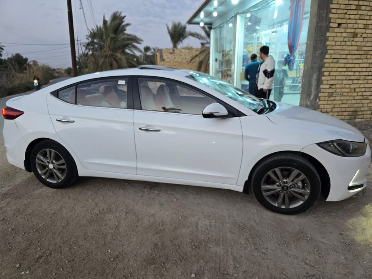 سلام عليكم الانتره خليجي17  بيه بس باب وره سايق بس صبغ مو حادث وباقي كفاله عامه المكينه وكير شرط  المكينه 2000 دوش سياره فتحه فول فول السعر140  مكان سياره سماوه رقم تليفون ***********
