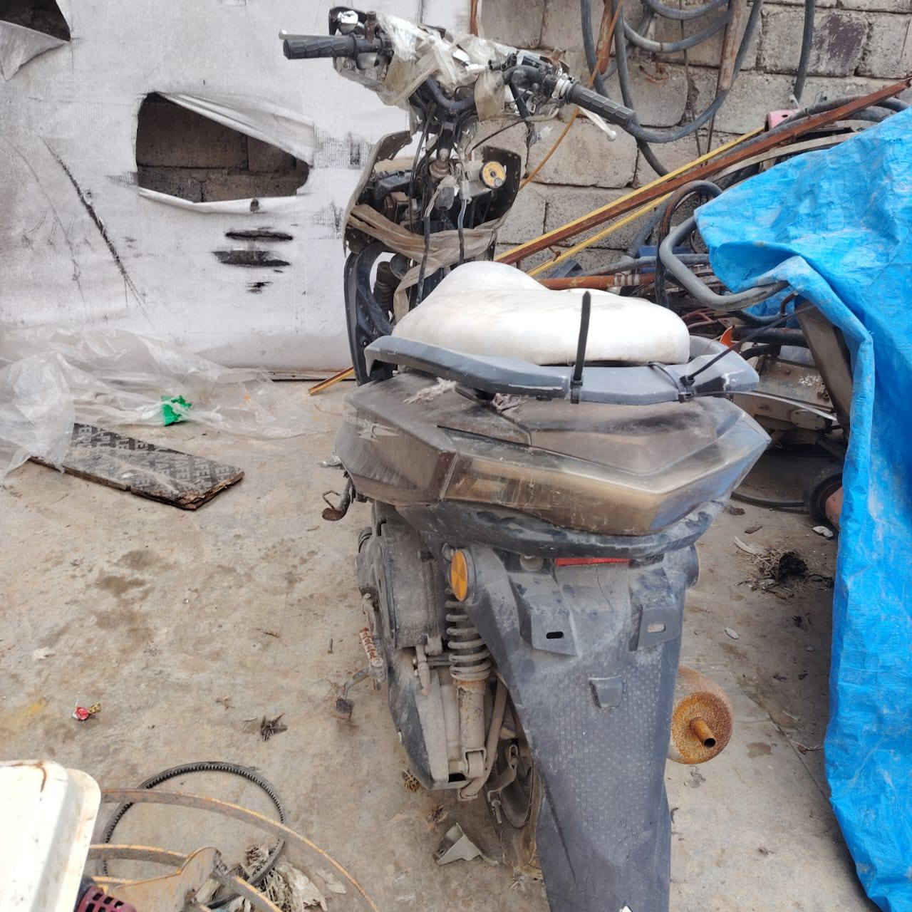 سلام عليكم
ماطور سكنس للابيع متوازي عليي 100

المطور شرط محرك وشاصي المطور يرادلوو فقط خفايف 

عنوان موصل الرشيديه ***********
