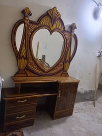 ميز تواليت • بيه مجال • للبيع