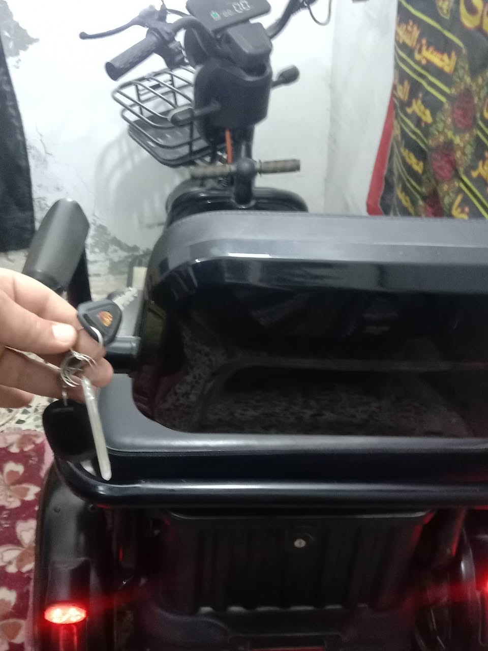 دراجه شحن للبيع جديده وياهه ٥ بطاريات سرعه ٦٠ سعر ٧٥٠
*********** مكلف بنشر الشراي يتصل دراجه نضيفه جدا مستخدمه قليل
