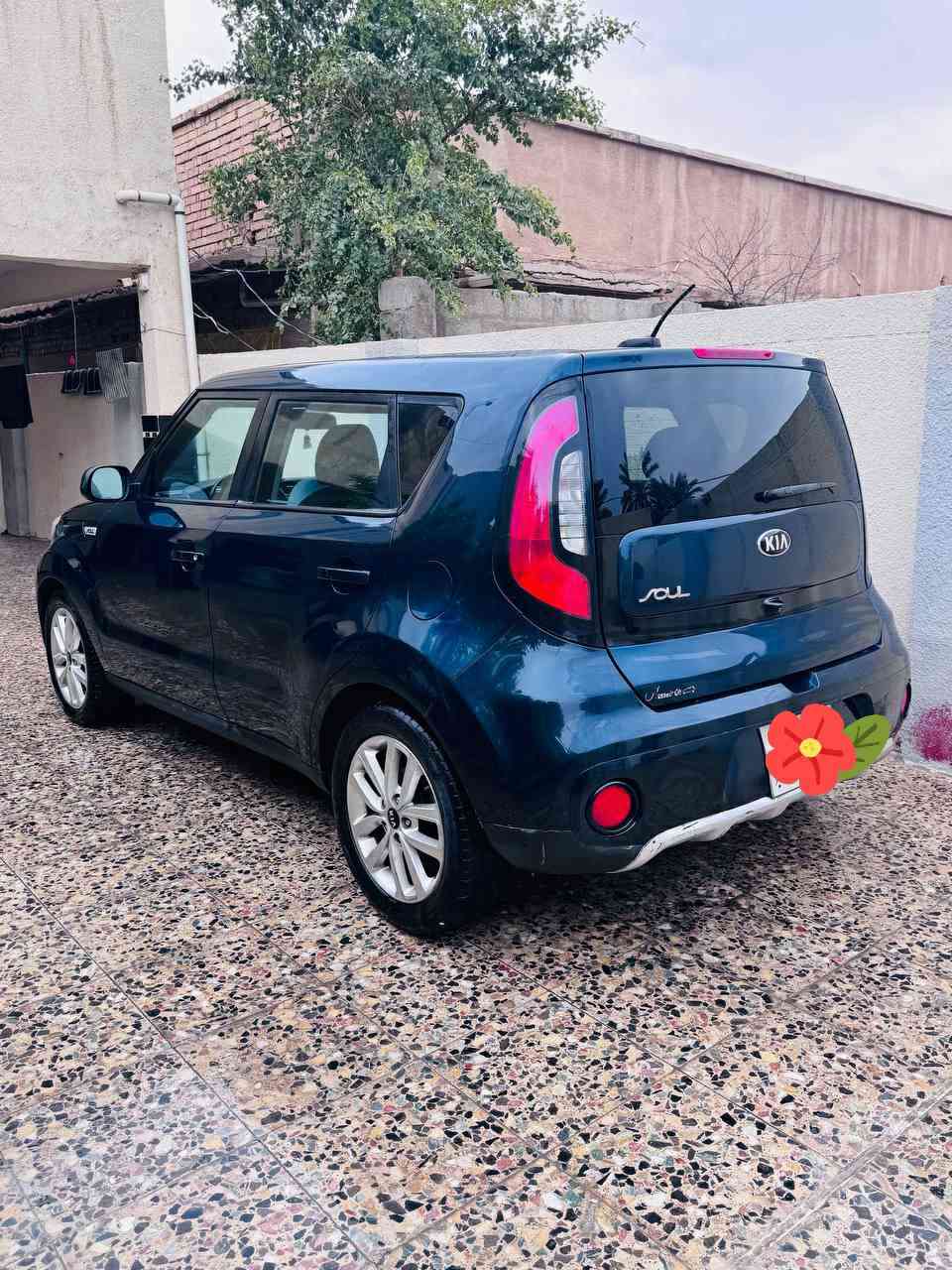 كيا صول موديل ٢٠١٧  محرك ٢٠٠٠ المرغوب
حادث جاملغ امامي وربع البنيد فقط 
محرك وكير مكفولات تبريد ثلج سياره جاهزه رقم شمالي تحويل وكاله شرط 
السعر ١٠٠ ورقه للاتصال ***********
