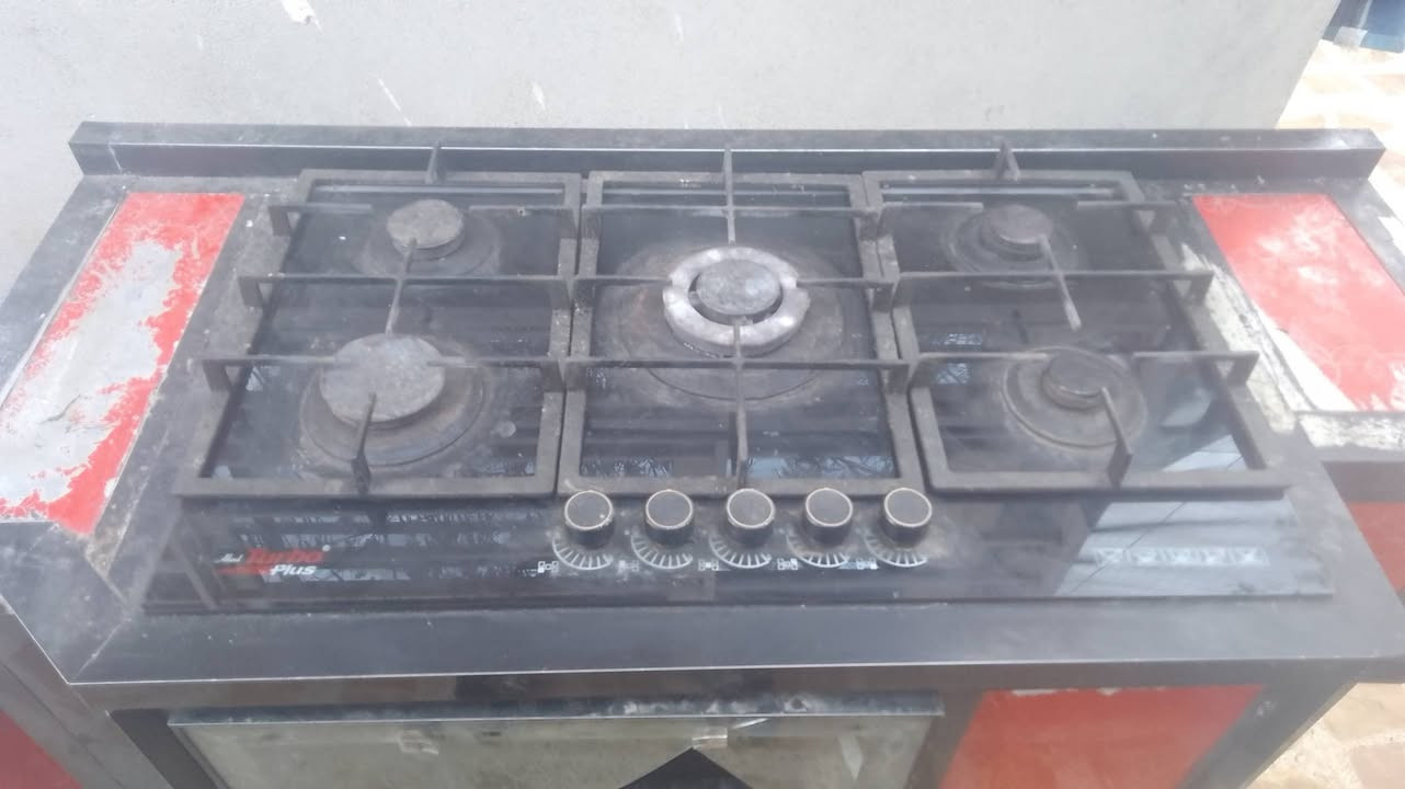 هاي اغراض كدامكم للبيع طباخ منضدي وكاونتر سعرة 40  ، هذي عصارة و ثرامة مكتوب سعر عليها 
رقم:***********
