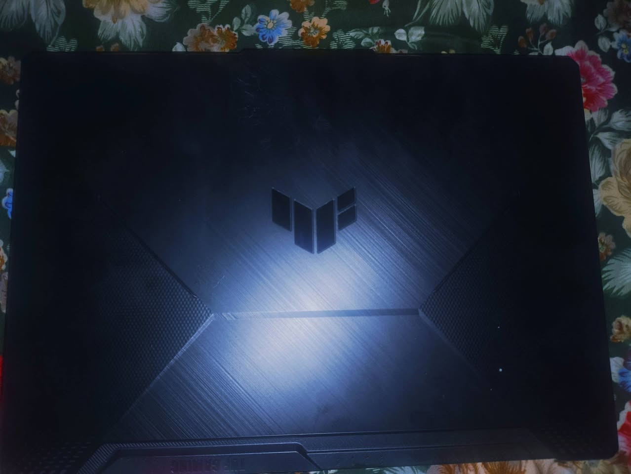 السلام عليكم ورحمه الله،للبيع لابتوب 💻 للبيع: وحش الأداء ASUS TUF Gaming A15
المعالج (CPU): AMD Ryzen™7
كارت الشاشة (GPU): NVIDIA® GeForce RTX 2050 (يدعم تقنيات Ray Tracing و DLSS لرفع أداء الألعاب والمونتاج
الشاشة: 15.6 إنش، تردد 144Hz (سلاسة تامة في الألعاب التنافسية).
التبريد: نظام تبريد مزدوج متطور للحفاظ على استقرار الأداء أثناء الضغط.
المتانة: تصميم بمعايير عسكرية يتحمل الصدمات والظروف الصعبة.
كيبورد مضيء RGB بتصميم مريح للعب الطويل.
صوت محيطي نقي وتجربة غامرة.
بطارية جديدة  وشاحن أصلي.
السعر:
(800 الف دينار عراقي) - (قابل للتفاوض البسيط).
📍 الموقع:
(بغداد جسر ديالى)
نظافة 95٪
للتواصل والاستفسار:
عبر رسائل الصفحة.


**إذا كنت صاحب هذا الإعلان وتريد حذفه لأي سبب، رجاءا أرسل رسالة إلى الدعم الفني**