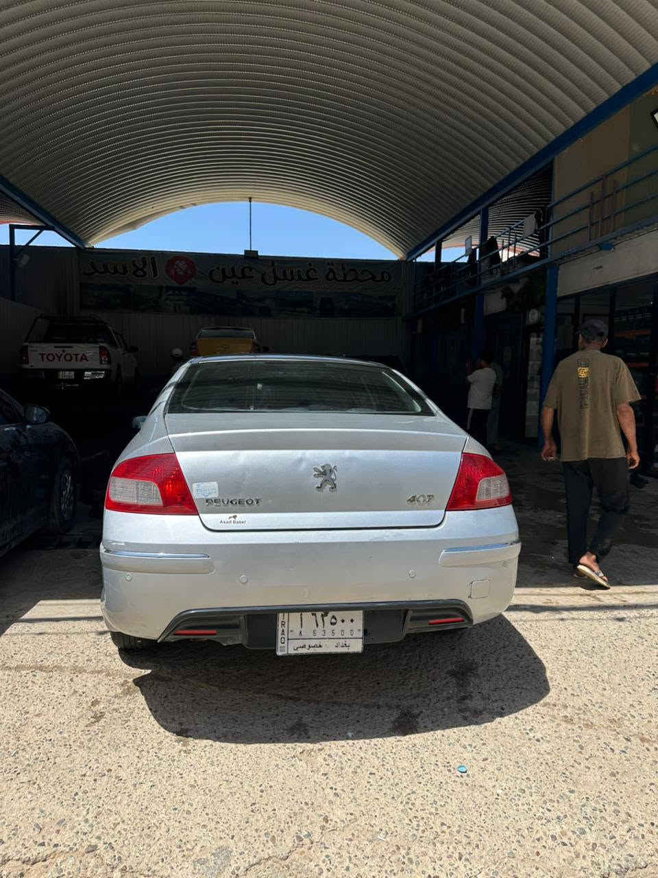 بيجو 407 موديل 2009  رقم بغداد لون رصاصي للبيع
محرك 2200 كير اوتوماتيك 
مكينة و كير مكفولات كهربائيات على حالة الوكالة 
صدر امامي و خلفي جديد تخم تاير جديد
صبغ بلادي يعني السيارة ما مصبوغة
شاشة تسلا اندرويد بلادية سستم صوت 
حساسات خلفية ناطقة 
تحكمات ستيرن مثبت سرعة
منظومة زينون كاملة 
تبريده ثلاجة
تحويل شوكت ما تريد
السعر 62 ورقة
اتصال على هذا الرقم *********** بي واتس
