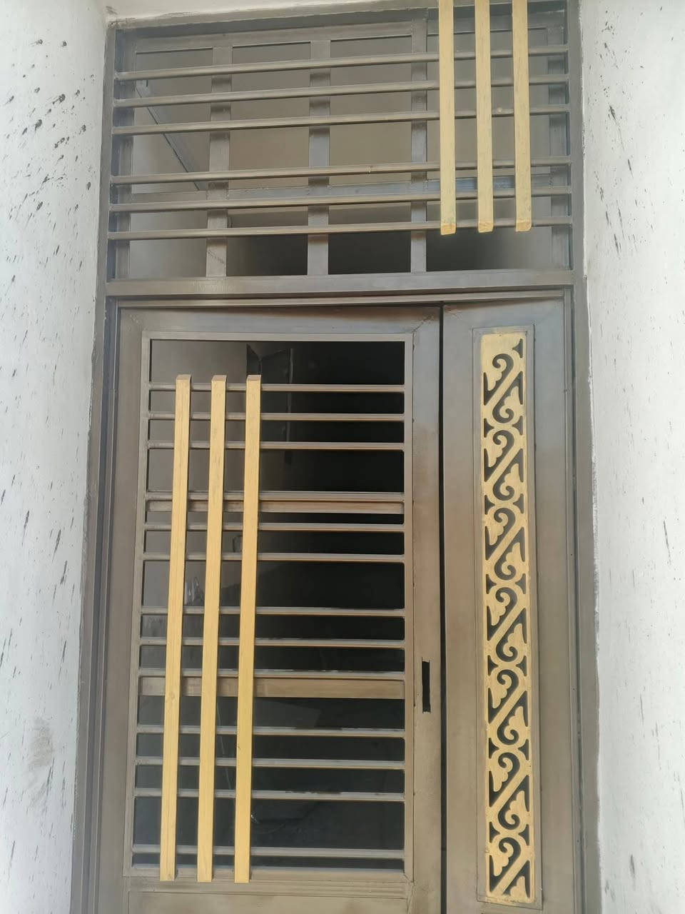 سلام عليكم تنضيف صبغ شبابيك بيبان اسعار مناسبه اتصال ع رقم ***********
