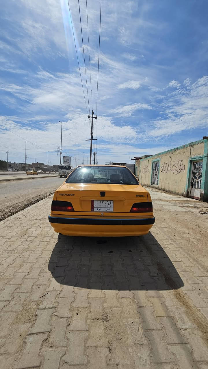 السلام عليكم بيجو بارص موديل 20 محجوزه بعدلهه 4 اشهر يفك حجزها تبريد ثلج حداديه زينه تخم تاير اخط ابيض + صبغ وياله حراري مكينه بيها بخار مصفره هيئه وغرامات السياره مكفوله بيها بارد بجاملغ الخلفي وبيها اقل شبر بجملغ امامي 
السعر 63 وبيها مجال الشراي مكاني ديوانيه المركز *********** خاص ماجوب
