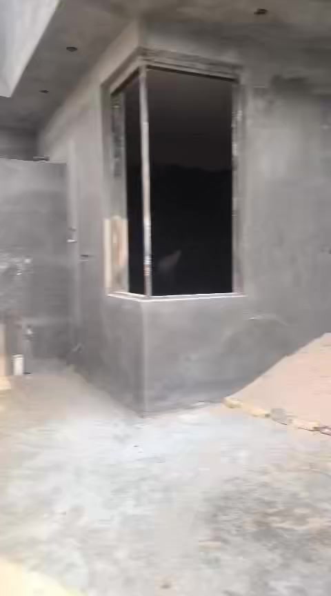 الدار للبيع مساحه 200متر بناء طابوك والسقف كونكريت الصطح شتايكر مؤسس بل كامل ماء وكهرباء ومجاري  العنوان الناصريه الصحفيين قرب سجن الإصلاح السعر الكلي 150مليون مطلوب للاسكان 50مليون تقطع من المبلغ  يصبح المبلغ المتقي الى البائع 100مليون فقط للاتصال ***********
