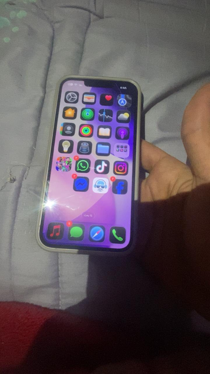 سلام عليكم آيفون ١٣عادي البيع الجهاز شخط مابي بعده علً بلادي بطاريته ٨٤ ما يصرف سعره ٤٢٥او بي مجال حك الجيه مكاني الحسينيه ***********
