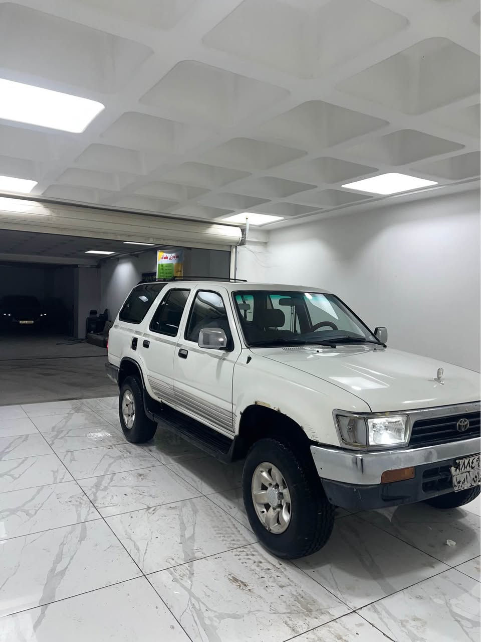 تویتا فور رەنەر مۆدیل ١٩٩٥ گیرو مکینە وەنجی دەبڵ ئەکسل جام کارەبای  سەقف سلایدە رەقم هەولیر سەنەوی بەسەرچوە سەیارەکە جوان و وەرگەراو بۆیاخی نیە یەک دوو پەڵە بچوک بۆیاخی هەیە زۆربەی گیانی لەسەر شەریکە ماوەتەوە گیچ و ناو دەشپول و کارەبایاتی هەموو ئیش ئەکا  لەکەلارم 
*********** كالار, السليمانية
