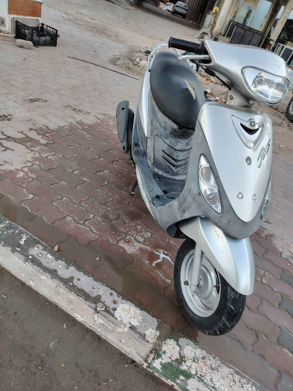 دراجه ماكس لبيع صارله ٣ شهر من طالعه من حاويه جديده ما مفتوحه عشرط ***********
