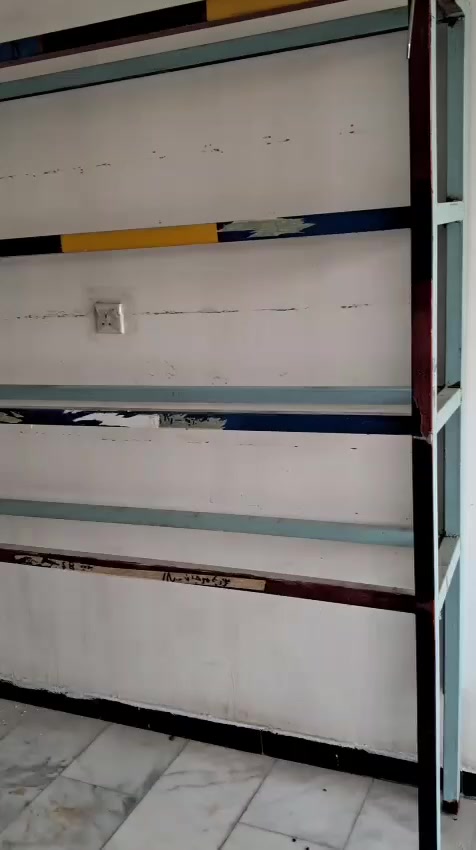 السلام عليكم 
عارضات محل للبيع السعر 250 وبيهن مجال 
العنوان تقاطع درويش قرب المضخة 
***********
