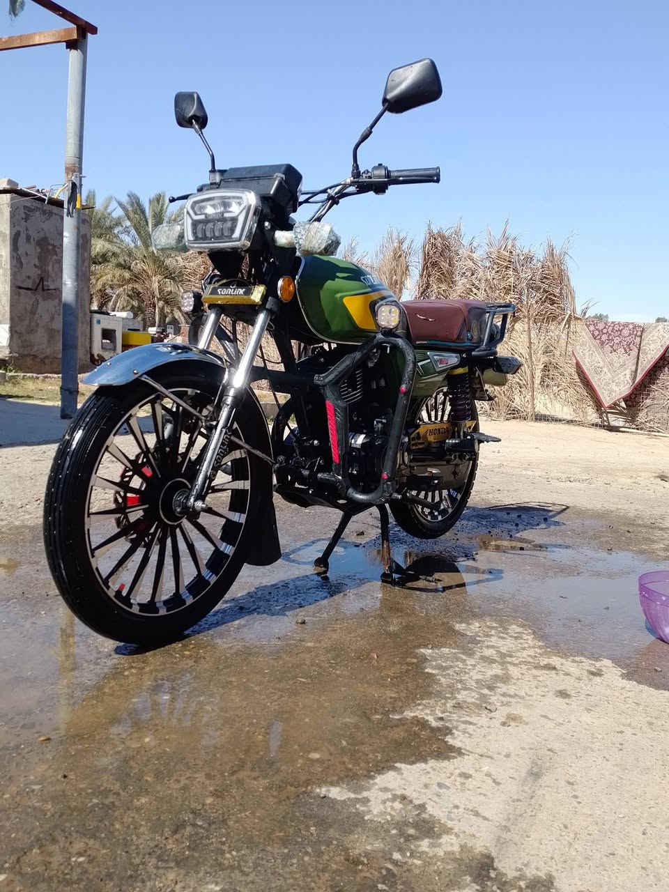 سونيك للبيع فقط بيع عطل بس الشاشه دراجه صلوات على محمد كلها شغال كهربائيات والسعر 850 ولي الشراي بيها مجال ***********
