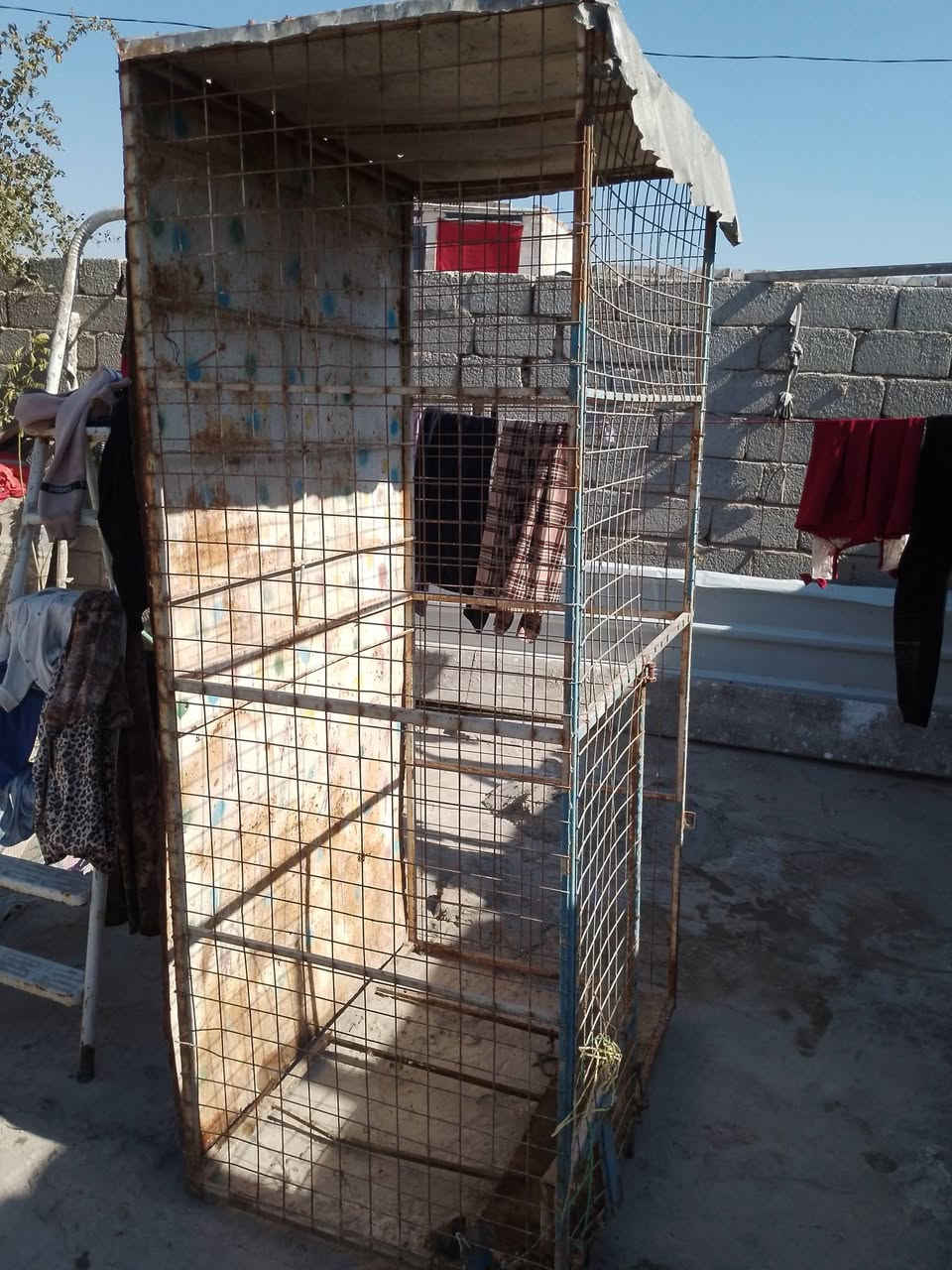 سلام عليكم قفل عوز بس باب سعر 25 المكان النجف شارع كربلاء عامود 122.    ***********
