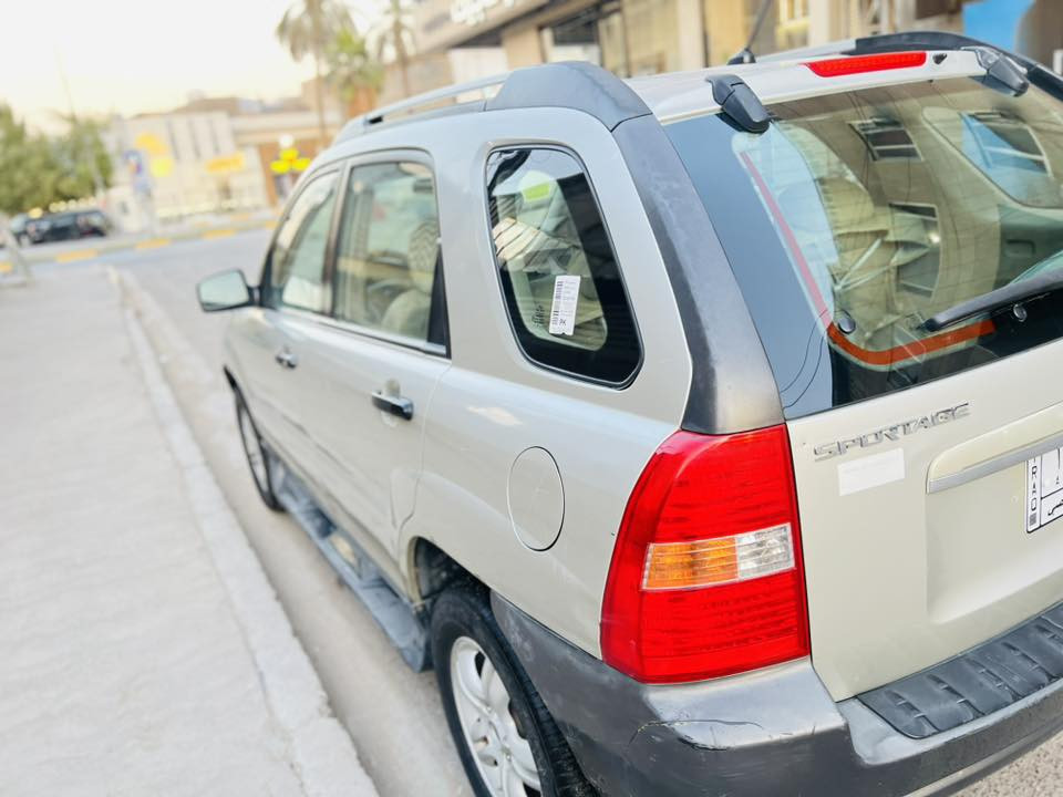 سبورتج امريكي 
موديل 2007 محرك6  2700 
حادثها مال امريكا شويه بالدعاميه صوره الحادث موجود 
وبيها بارد بالجاملغ الوره 
السياره مابيها معجون 
السعر 95 
مكاني بغداد

‭٠٧٨٩ ٣٧٩ ٨٠٥٧‬
