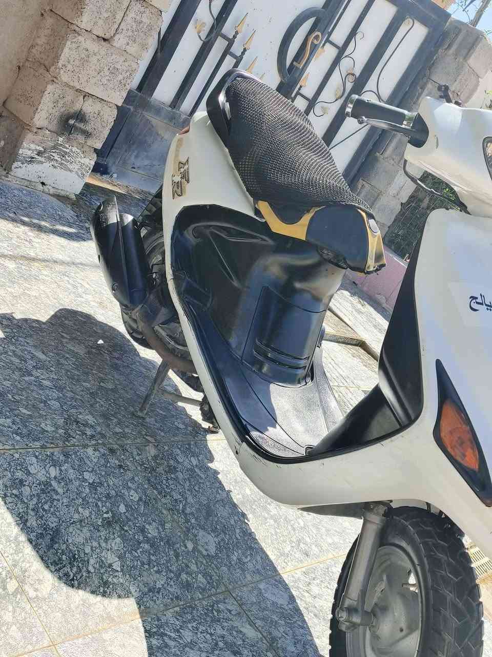 السلام عليكم دراجه للبيع فورتي فراشه كامله كلشي شغال سلف هندر مكاني ديالى الخالص مناسبه سعر 300 قفل بيه حك جيه أو تصال ع رقم  ‏‪***********‬‏
