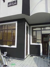 صبغ شبابيك وجهيات وجدران اسعار مناسبه تواصل 07722477237