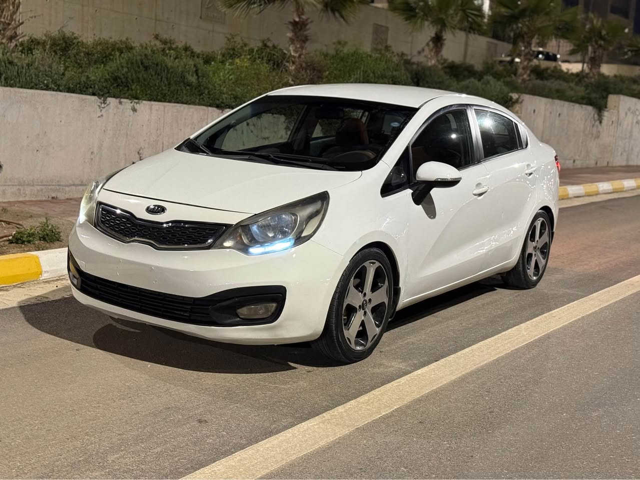 كیا ڕیۆ مۆدێل ۲٠۱۳ خلیجی بێ بۆیاخ كەمێك وردەی هەیە ناوخەنەیی لایت لید بەگلایت لید ویل گەورە گێڕو مەكینە بەشەرت بێ سەرف بێ بوخار بێ سەوت گەرمی و ساردی بەشەرت تایەی لۆك پاتری تازە نرخی كۆتایی ۸٤ گەڵا كۆتایی هیچ كەمتر نابێت *********** السليمانية, العراق
