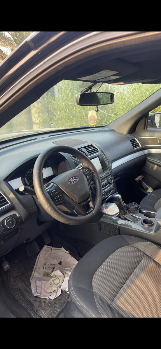 السلام عليكم
فورد اكسبلور مراوس بحدث 
السيارة  موديل  2017 ماشيه 140 الف كيلو مو ميل
مواصفات ال XLT المعروفه 
محرك 3.5 تنفس طبيعي سته سلندر 
وتو ويل السياره

بيها صبغ جاملغ ونص بنيد وبيها باب خلفي جهه سايق كلير من امريكا

شاشه جبيره 
عداد ٣ شاشات
كشناات امامي كهرباء
حساسات ورادار خلفيه 
نقطه عمياء
٧ راكب
٣ قطع تبريد

صندوك كهرباء

تشغيل عن بعد

بصمه ابواب ودخول ذكي

عليها ويل SRT ب 15 ورقه وتخم تاير جديد بعده

حيل مكعد شكلها ونصبتها حلوه حيل


**إذا كنت صاحب هذا الإعلان وتريد حذفه لأي سبب، رجاءا أرسل رسالة إلى الدعم الفني**